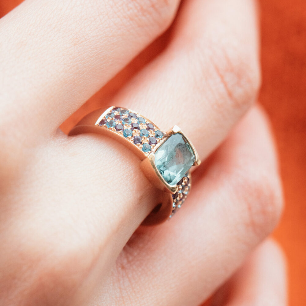 bague en or joaillerie de luxe sur bordeaux